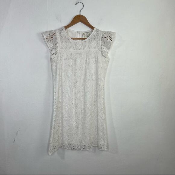 Sail to Sable White Floral Eyelet Flutter Sleeves Shift Dress Size XS - Picture 11 of 11